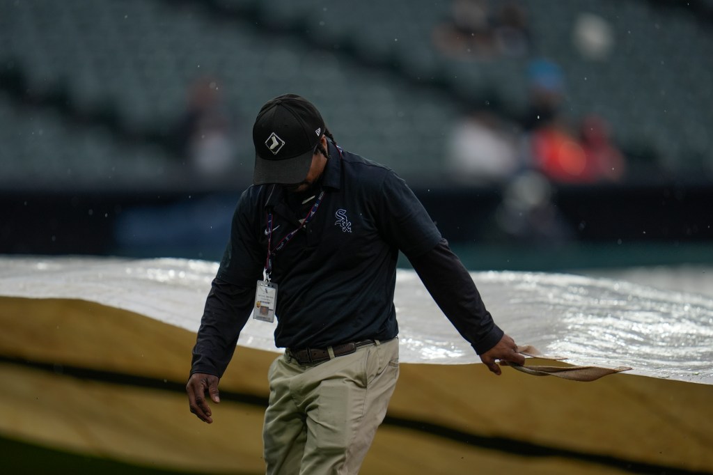 Chicago White Sox-Detroit Tigers game delayed because of rain