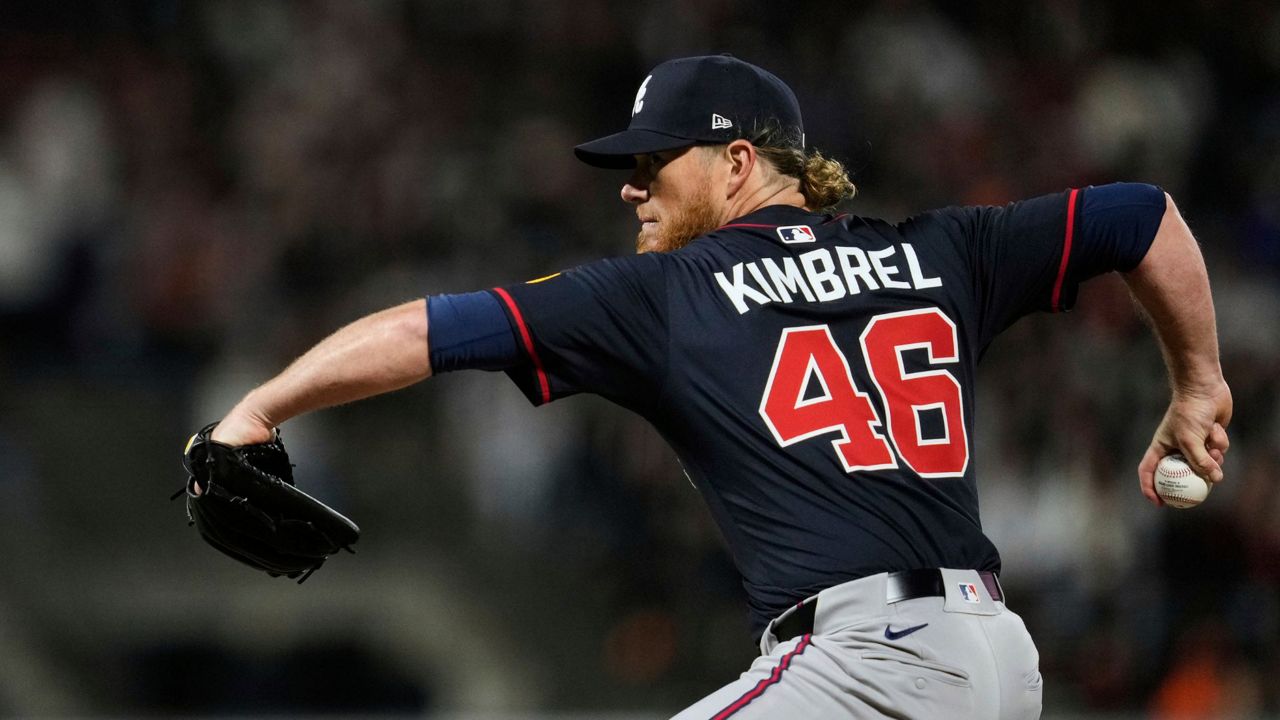 Atlanta Braves pitcher Craig Kimbrel throws to a San Francisco Giants batter during the seventh inning of a baseball game Friday, June 6, 2025, in San Francisco. (AP Photo/Godofredo A. Vásquez)