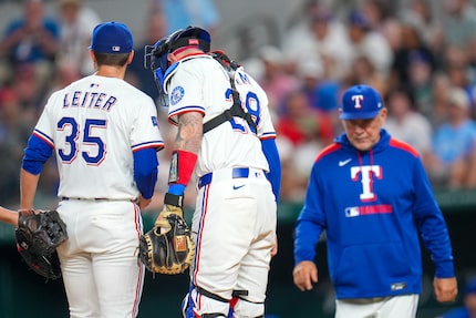 Texas Rangers manager Bruce Bochy, right, heads to the mound to pull starting pitcher Jack...