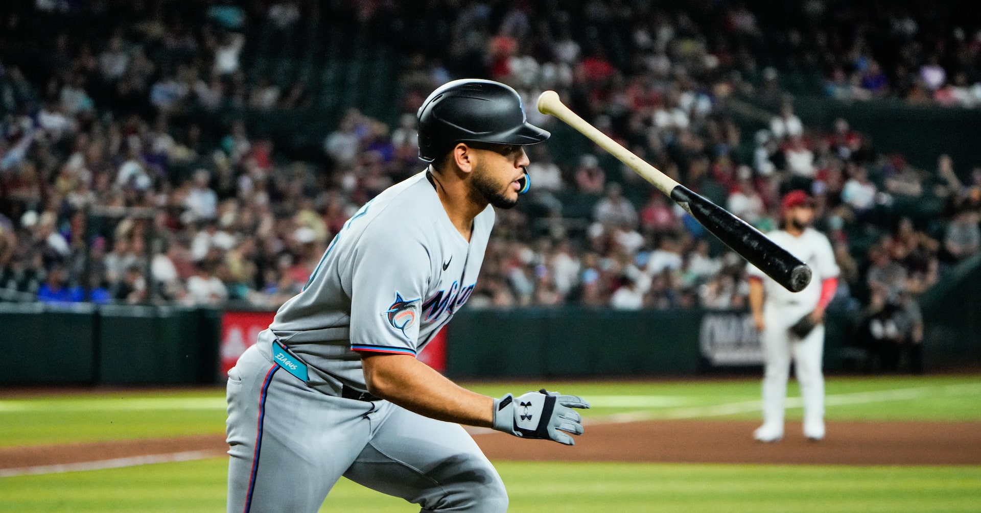 MLB roundup: Miami stays hot, rallies to beat D-backs in 10th