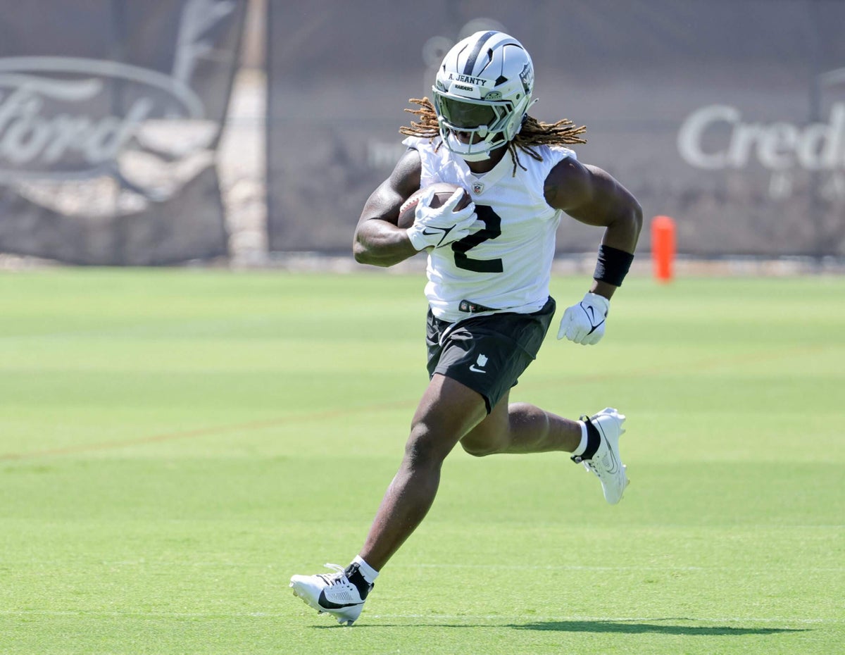 2025 breakout running backs, including Ashton Jeanty, Bhayshul Tuten and six more rookies