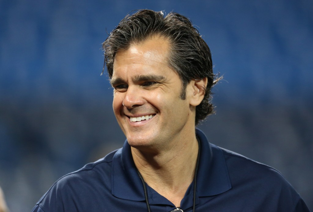 Headshot of a smiling man.