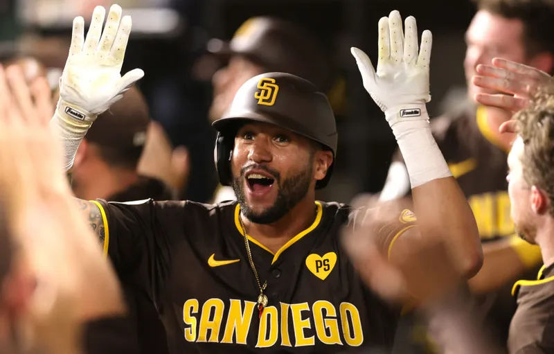 Why did the Padres not re-sign David Peralta?