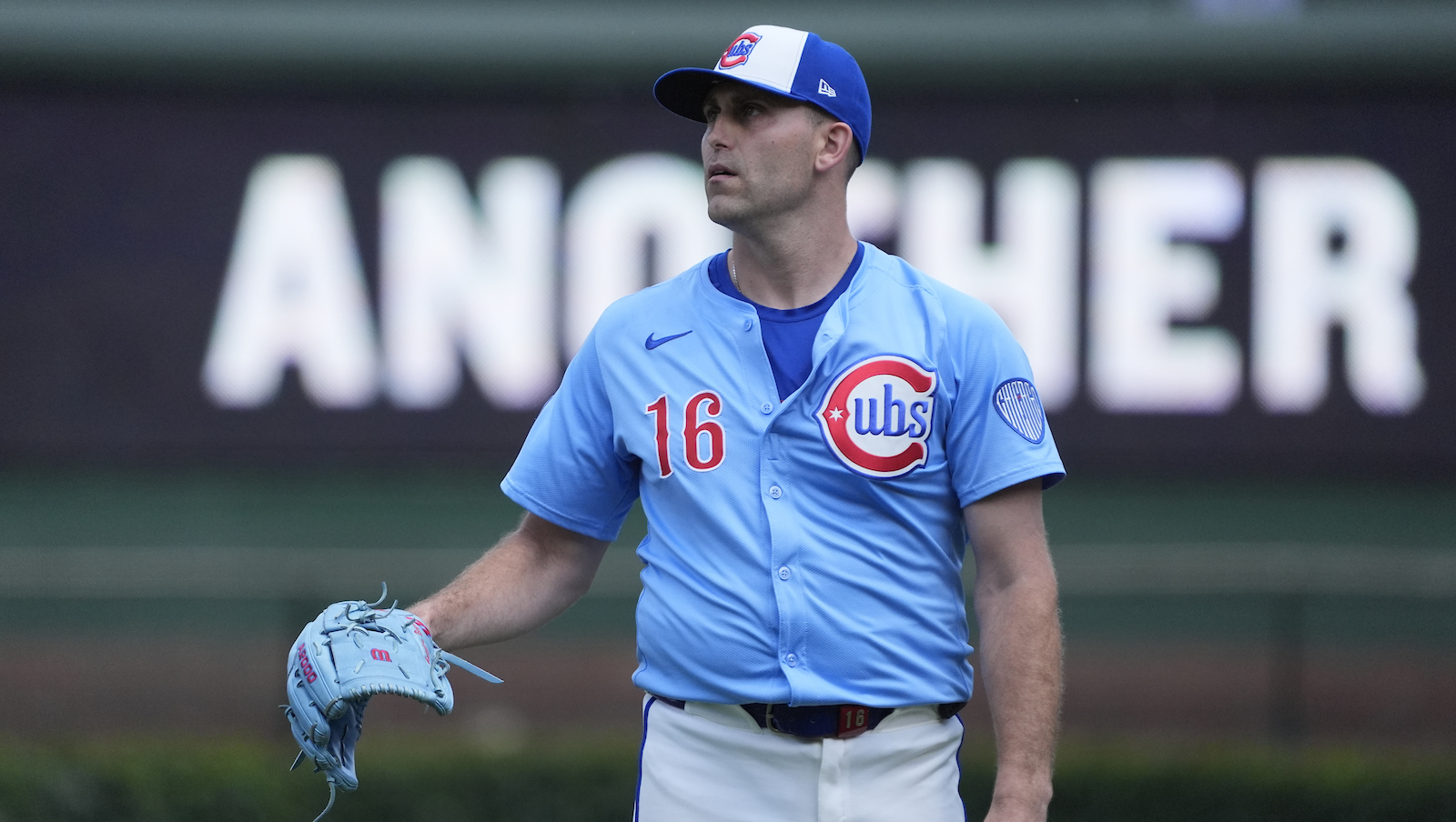 Matthew Boyd injured while making highlight-reel catch in Cubs' loss