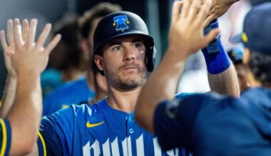 Phillies surge past Mets with six-run 7th inning for first place in NL East