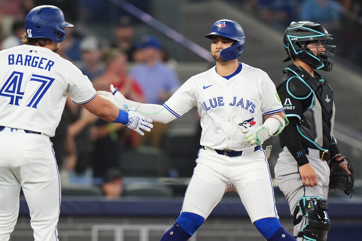 Bichette homers, Guerrero drives in three runs as Blue Jays dump Diamondbacks 8-1