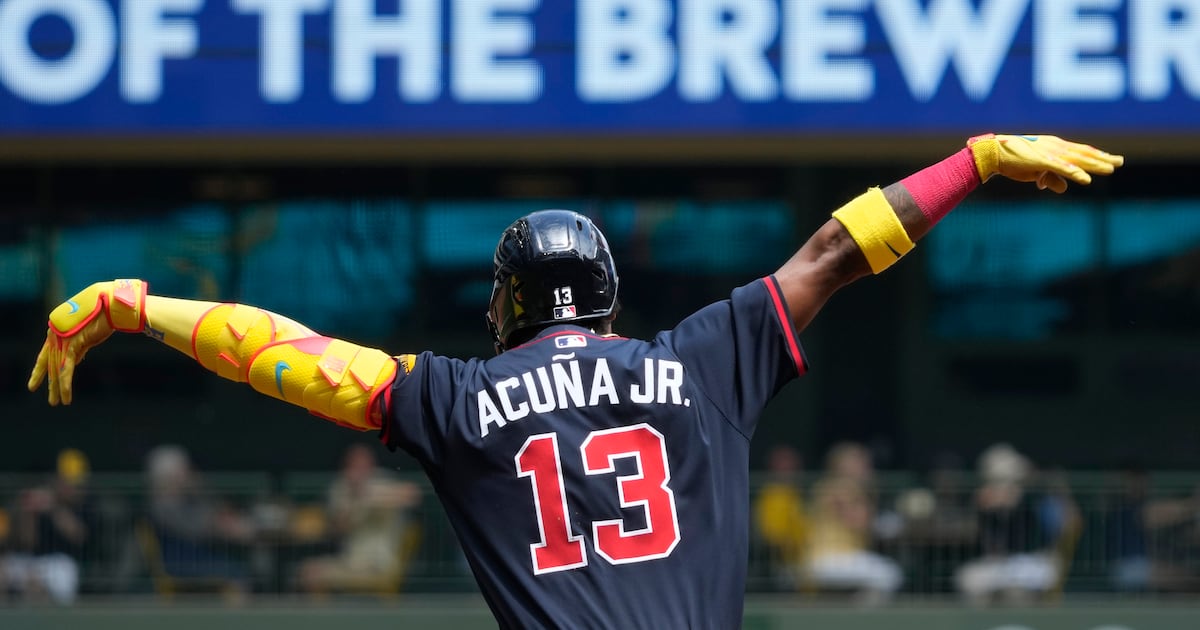 Schwellenbach goes the distance as Braves finish off Brewers