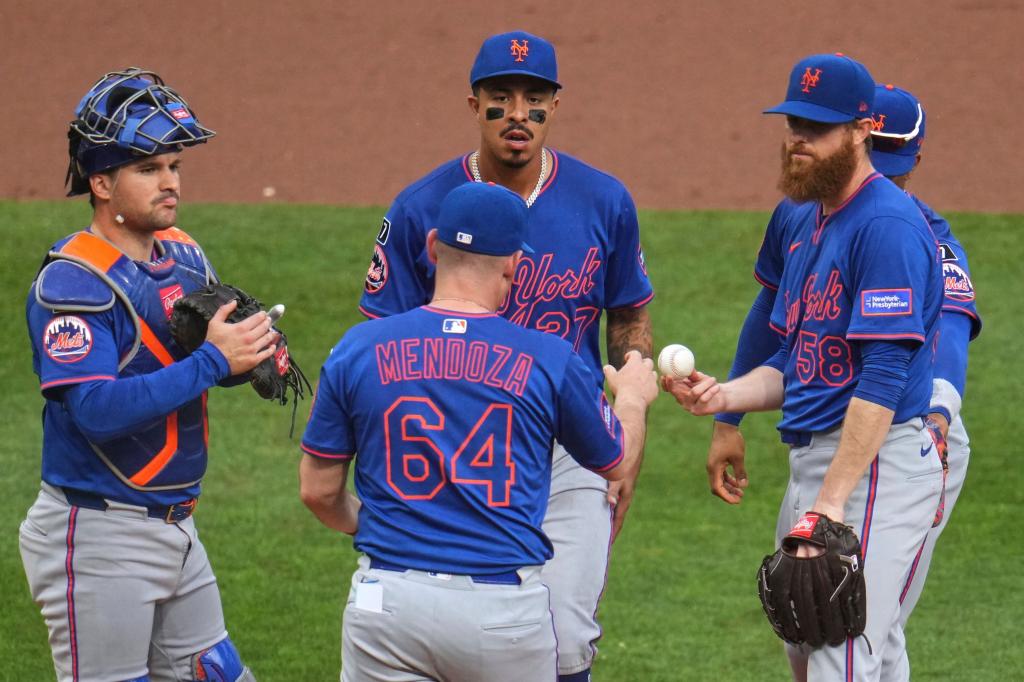 Mets' free fall continues as Carlos Mendoza gets ejected in loss to Pirates