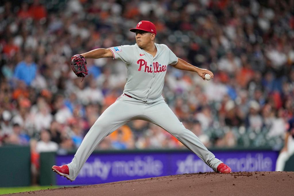 Phillies waste strong outing by Suárez in 1-0 loss to Astros