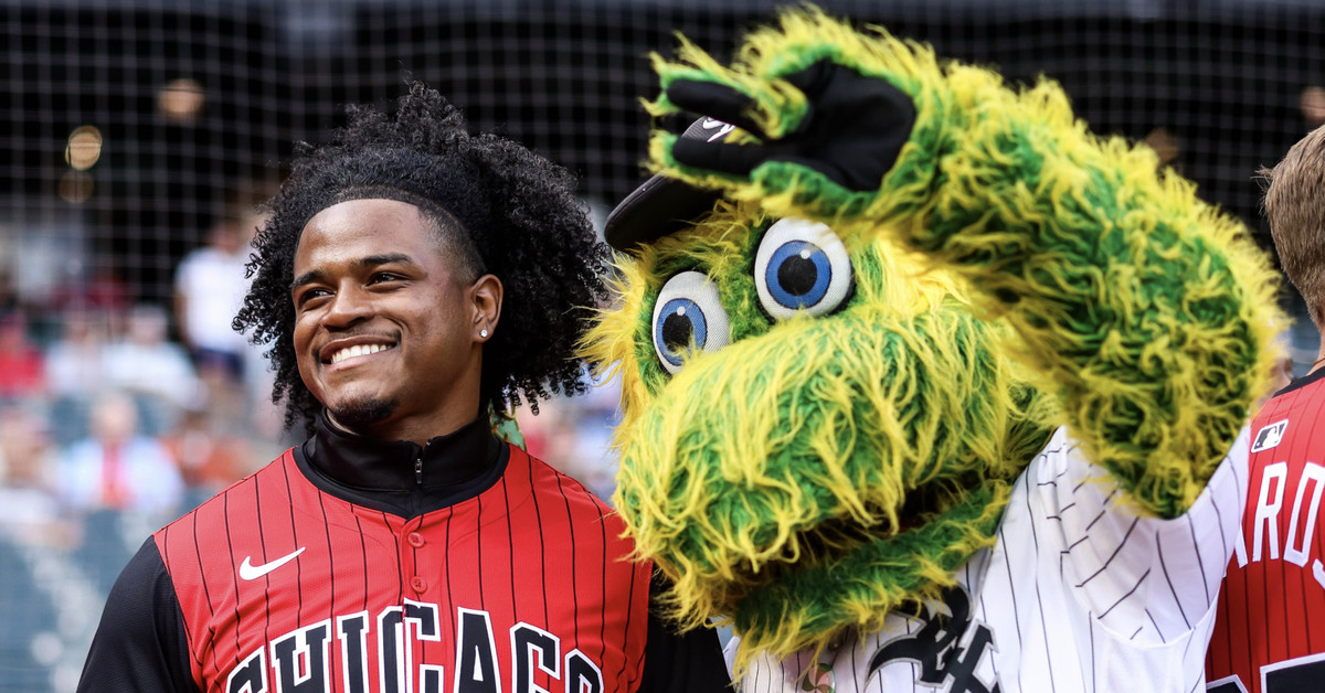 Chicago Bears Rookies Attend White Sox Game At Rate Field