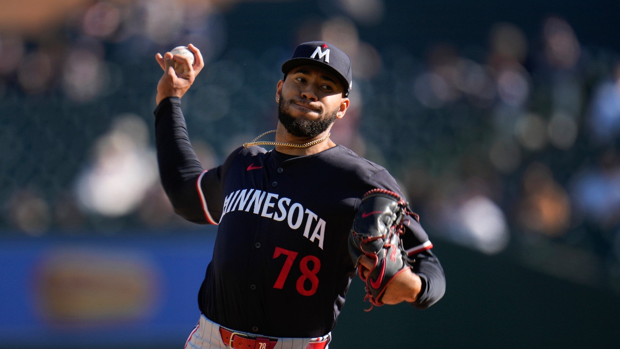 Twins recall Simeon Woods Richardson, option Travis Adams