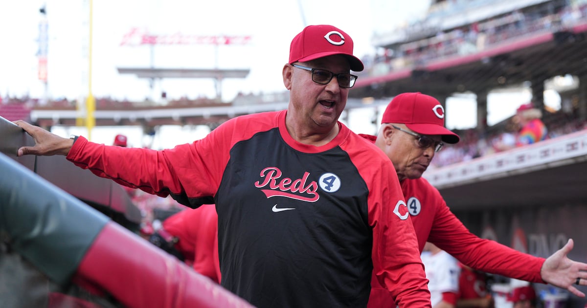 Struggling Reds fall to Brewers 3-2 for eighth loss in last 12 games