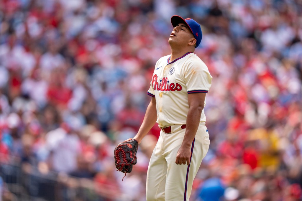 Bauers’ pinch-hit 2-run double helps Brewers extend winning streak to 7 with sweep of Phillies