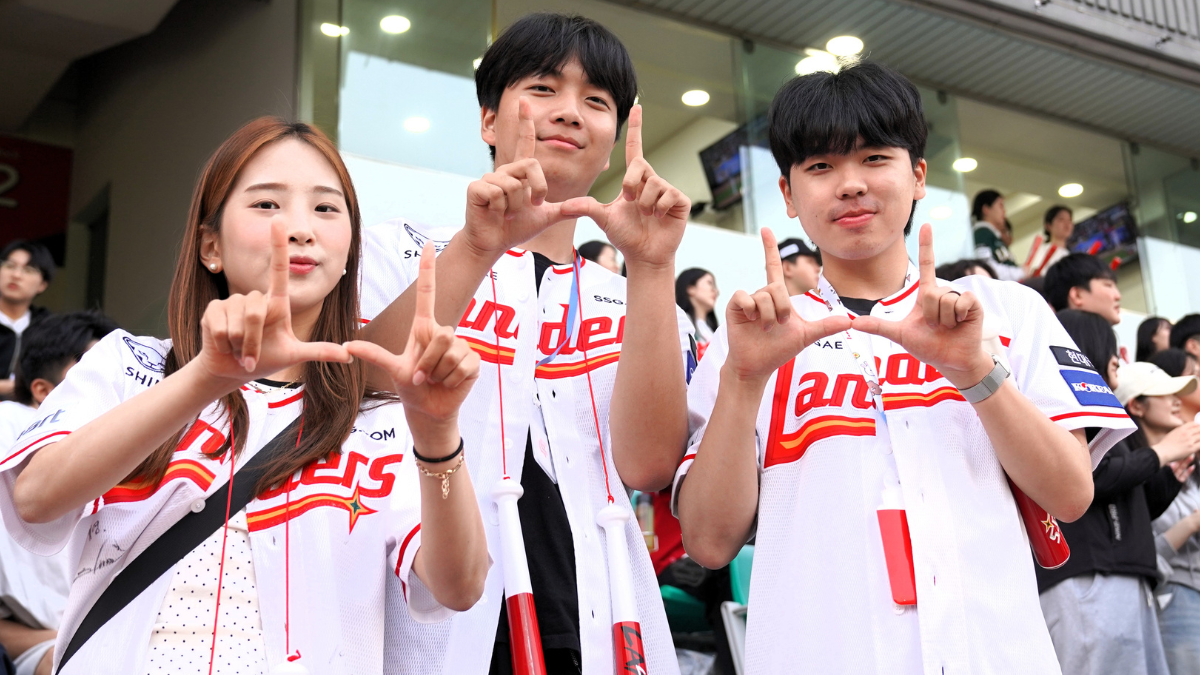 Utah Asia Campus community embraces Korean baseball culture – @theU