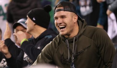 Mike Trout has an Eagles Super Bowl-themed baseball card
