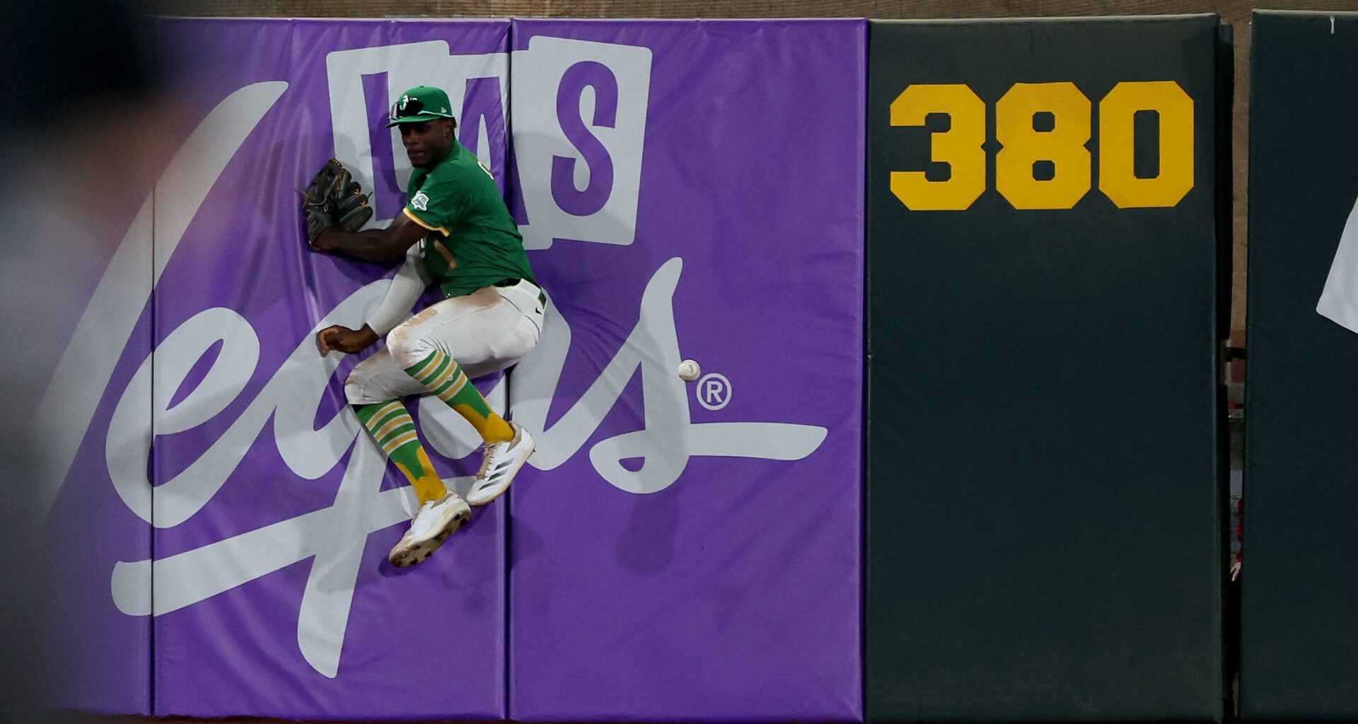 Denzel Clarke Amazes MLB Fans with Stunning Catch vs. Angels