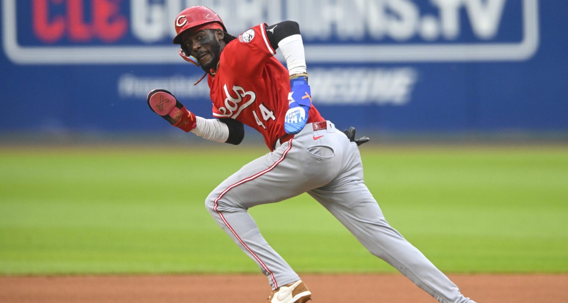 Elly De La Cruz Redefines MLB with Dazzling Base-Stealing Skills