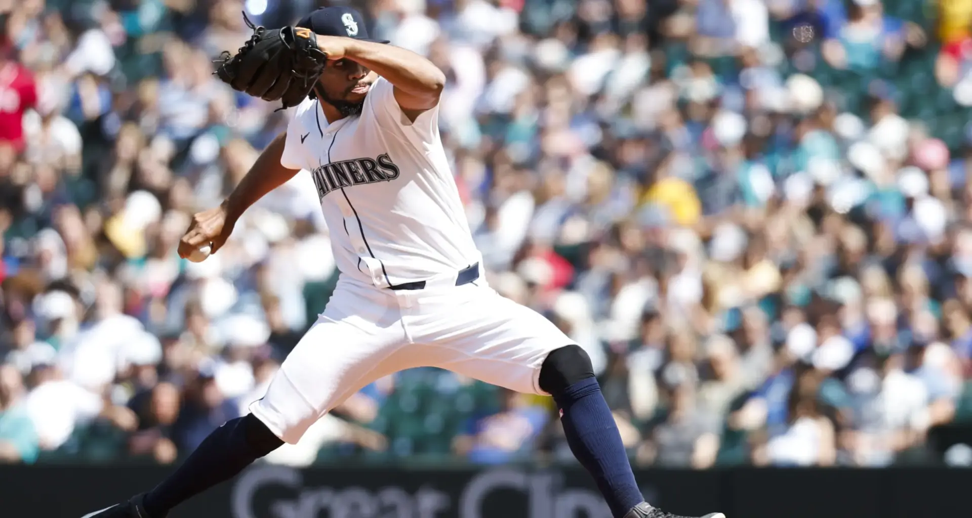 Eduard Bazardo dazzles with unhittable slider as Seattle Mariners bullpen shines in pivotal stretch