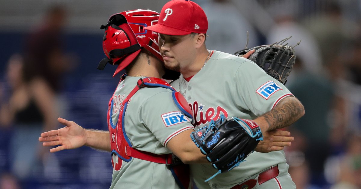 Phils keep it rolling, take three of four from Marlins to win third straight series