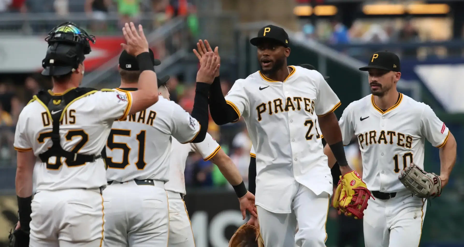 Tim surprises girlfriend Cheryl with mysterious apology on Pirates' billboard during Mets game stirring intrigue