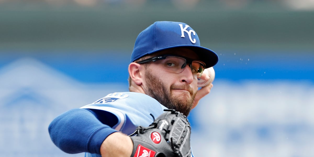 Nick Kurtz hits a solo homer to rally the Athletics to a 3-2 win and sweep of the Royals