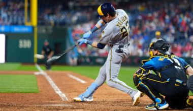 Christian Yelich exits the Brewers’ game against the Phillies with a hand injury