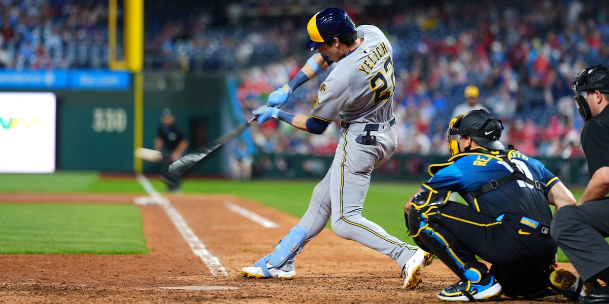 Christian Yelich exits the Brewers’ game against the Phillies with a hand injury