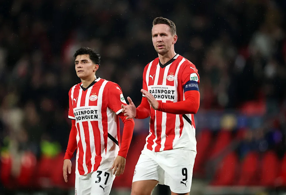 Rangers target De Jong against Liverpool