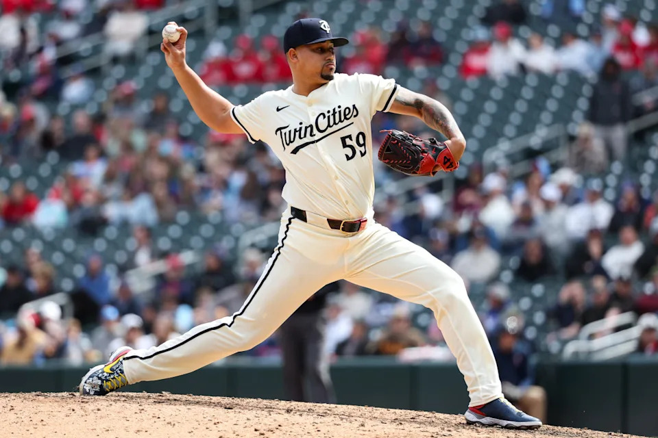 Minnesota Twins pitcher Jhoan Duran (59) delivers a pitch against the New York Mets during the ninth inning at Target Field.Matt Krohn-Imagn Images
