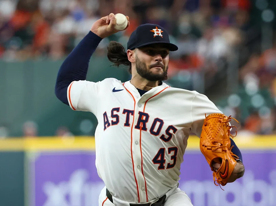 Houston Astros starting pitcher Lance McCullers Jr. (43) pitches against the Chicago White SoxThomas Shea-Imagn Images