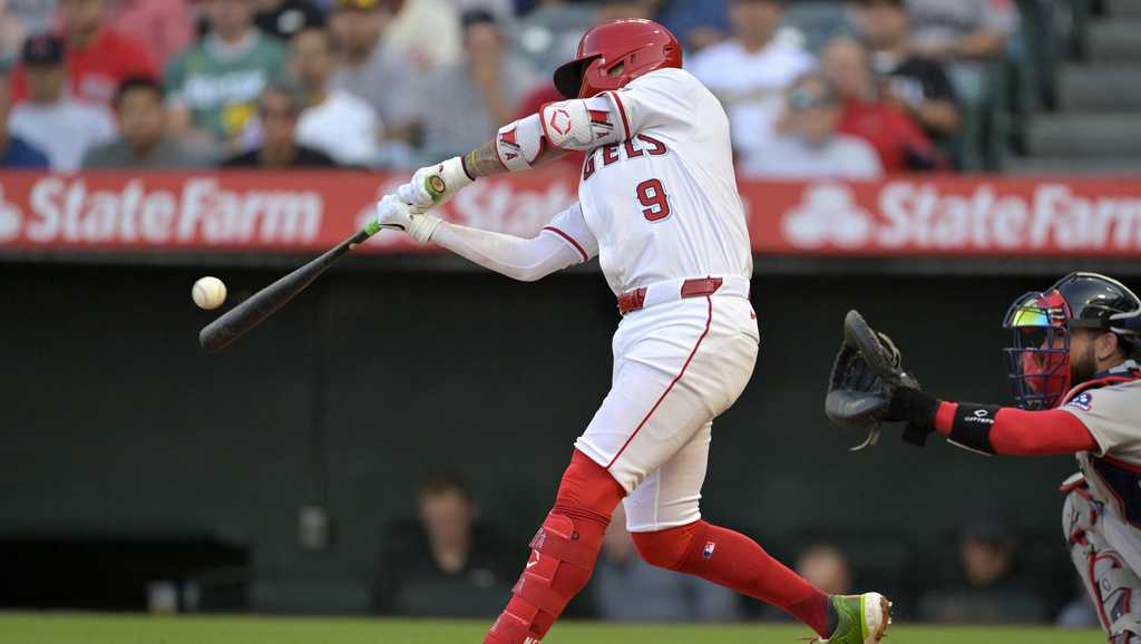 Angels score 4 runs in 8th inning for 9-5 win over Red Sox