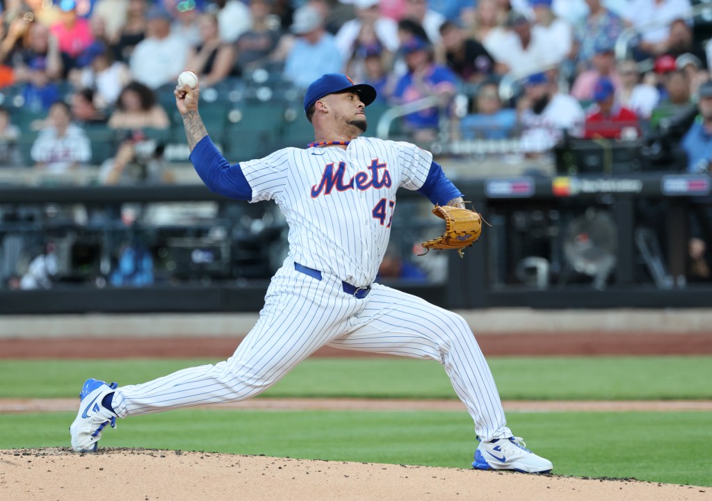 New York Mets pitcher Frankie Montas #47 pitching.