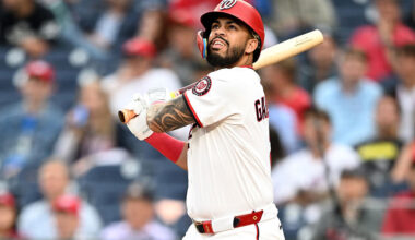 With opposite-field approach, García records 500th hit