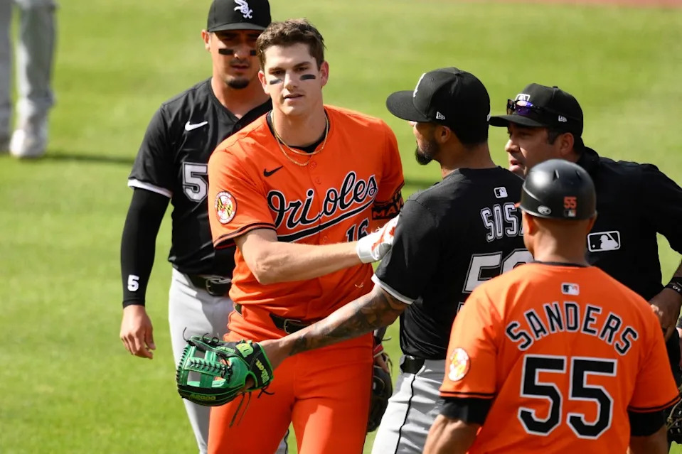 Baltimore Orioles’ Coby Mayo, front left, pushes Chicago White Sox second baseman Lenyn Sosa (50) after he was tagged out in a rundown during the fourth inning of a baseball game, Saturday, May 31, 2025, in Baltimore. AP