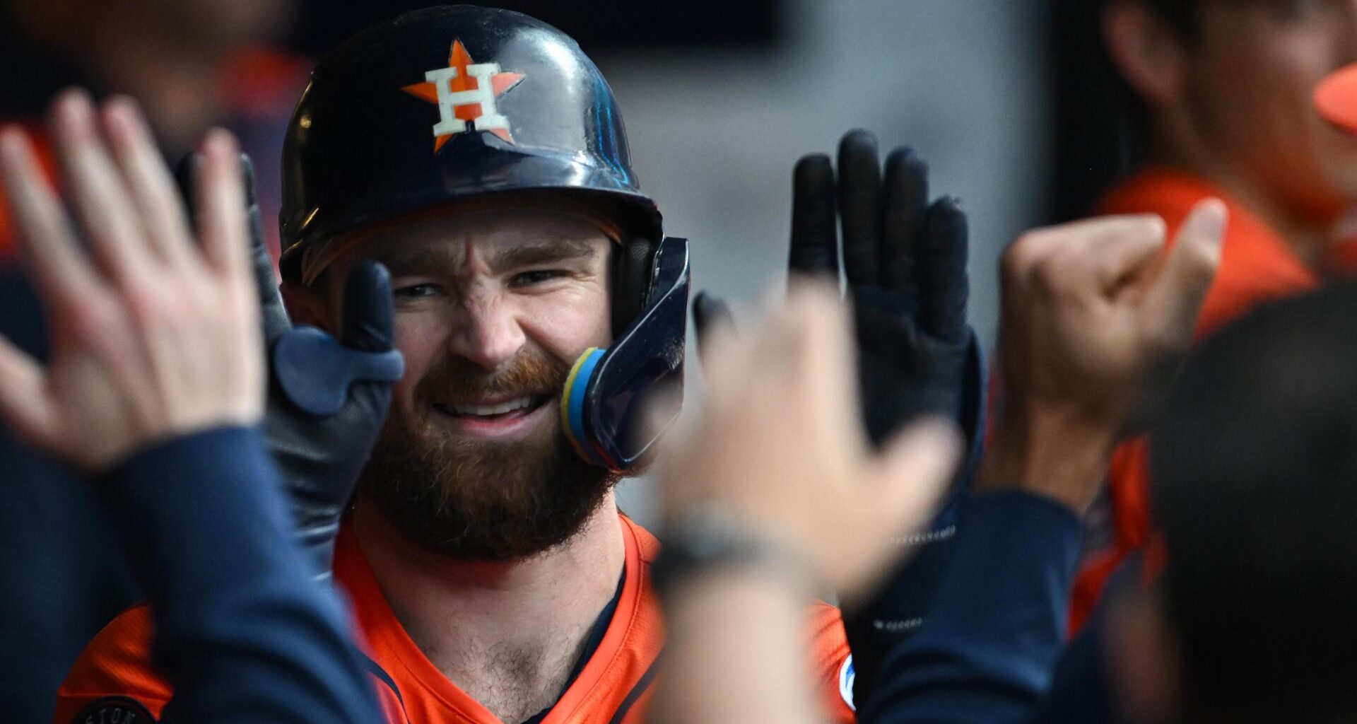 Peña extends hitting streak to 12 games, Gordon gets 1st win in majors as Astros beat Guardians 4-2