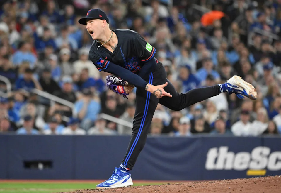 Toronto Blue Jays starting pitcher Bowden Francis (44)© Dan Hamilton-Imagn Images