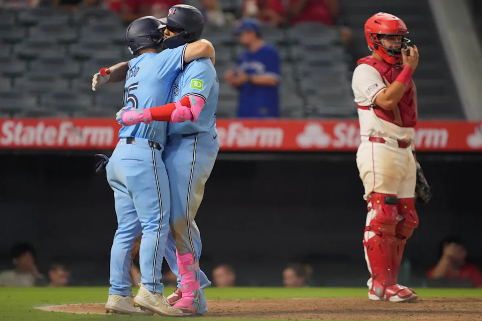 Toronto Blue Jays first baseman Vladimir Guerrero Jr. (27) and left fielder Daulton Varsho (25)© Kirby Lee-Imagn Images