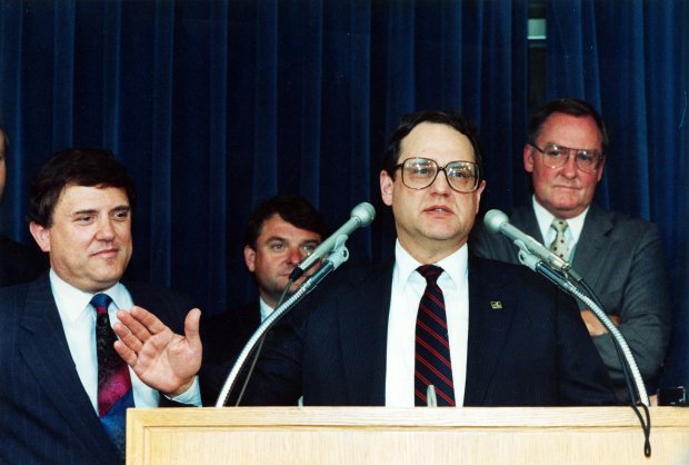 White Sox Jerry Reinsdorf, foreground, announce with then-Gov. James Thompson the signing of a lease for a new South Side stadium. (Chicago Tribune/Chuck Berman)