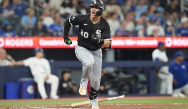 Chicago White Sox take 2 of 3 from Toronto Blue Jays, rallying for 4-2 victory behind 8th-inning double by Miguel Vargas