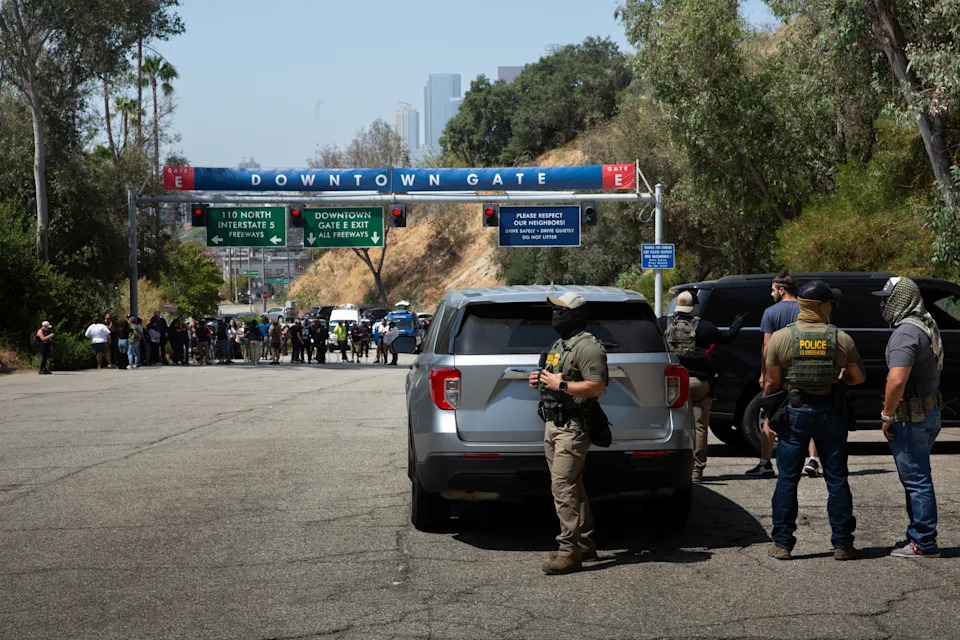 20 June 2025, US, Los Angeles: Border Patrol agents stand at Gate E of Dodger Stadium in Los Angeles. The Dodgers denied them access, stating that immigration agents are not allowed on the property. The agents said no one was detained. Photo: Zin Chiang/dpa (Photo by Zin Chiang/picture alliance via Getty Images)
