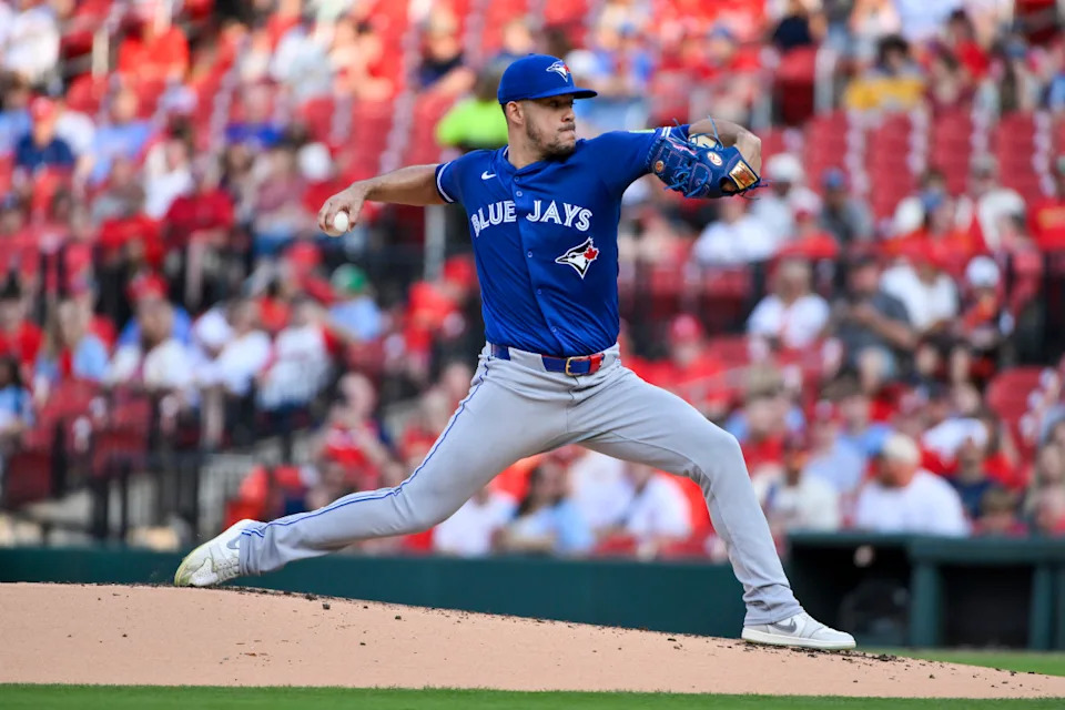 Toronto Blue Jays starting pitcher Jose Berrios (17)© Jeff Curry-Imagn Images