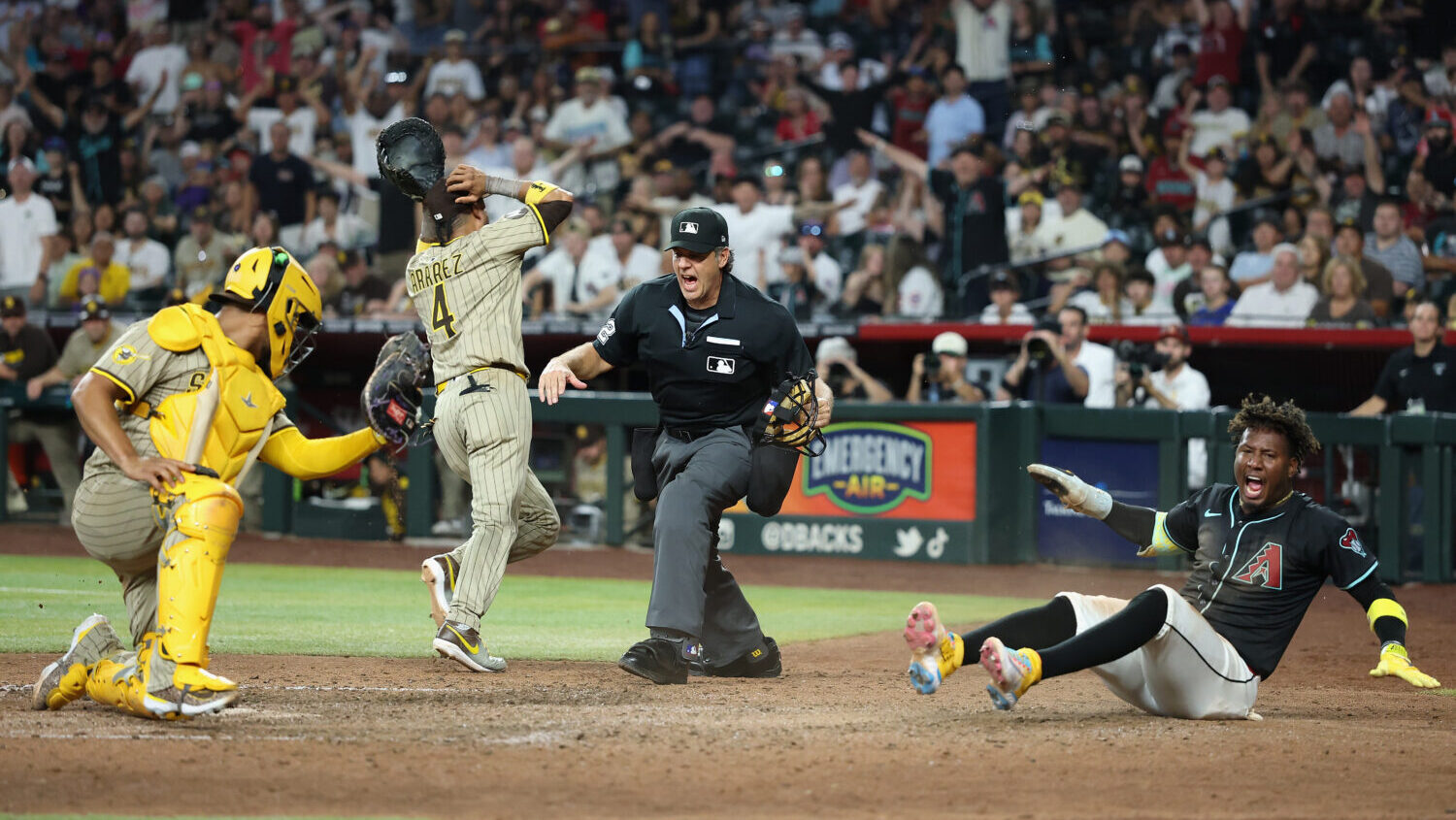 Diamondbacks walk-off Padres Geraldo Perdomo...
