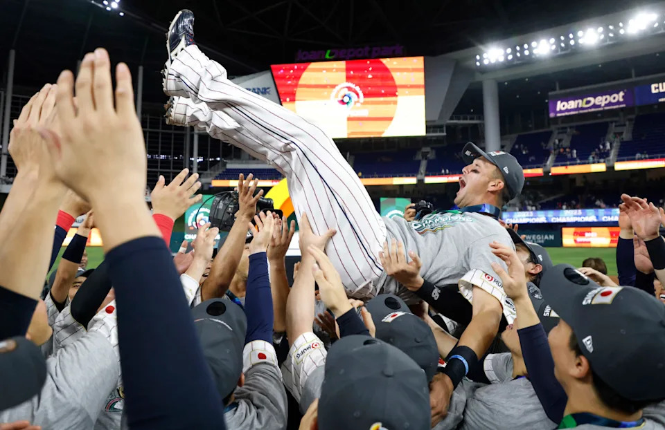 Japan center fielder Lars Nootbaar (23) and team Japan celebrate after defeating the USA in the World Baseball ClassicRhona Wise-Imagn Images