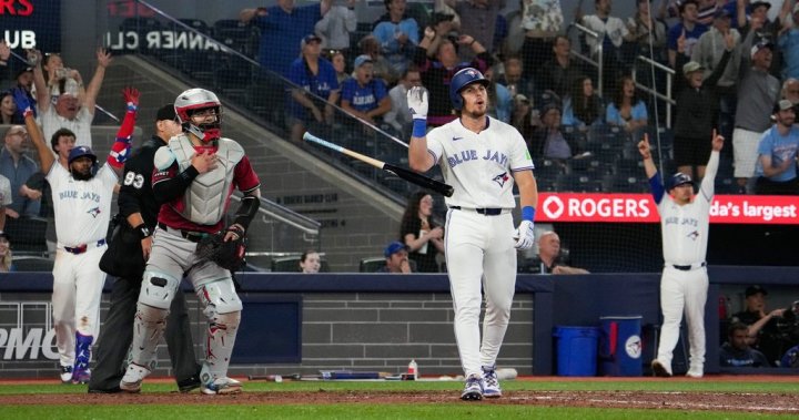 Blue Jays use long ball for walkoff victory