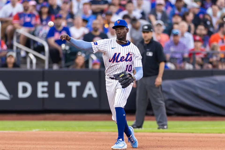 New York Mets shortstop Ronny Mauricio (10) makes a throw during the fourth inning on June 11. Corey Sipkin for the NY POST