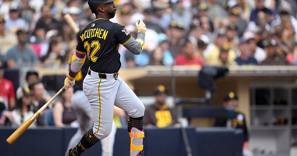 McCutchen ties Clemente for third on Pirates' all-time homers list with 240