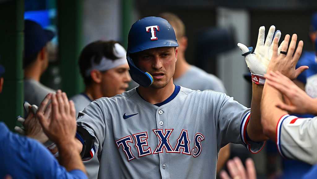 DeGrom pitches 6 strong innings, Seager snaps homer drought in Rangers’ 6-2 victory over Pirates