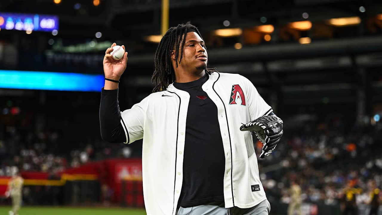 Walter Nolen III Throws Perfect Pitch As Rookies Continue Community Journey