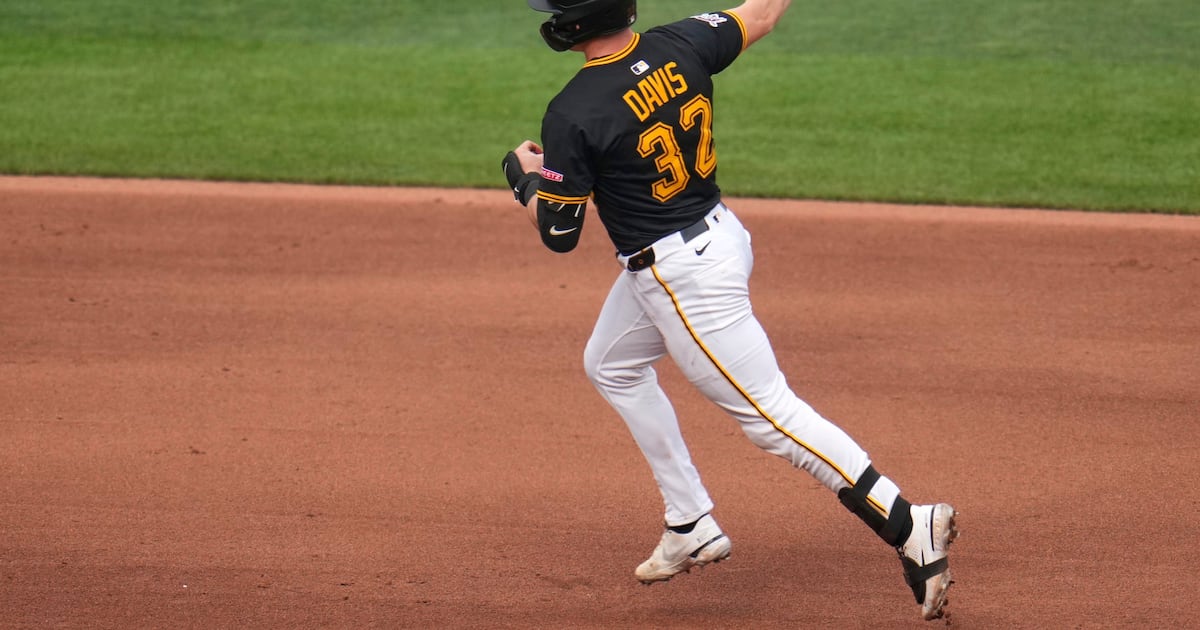 Pesky Pirates win second-straight over Phillies; Davis slugs another clutch homer – WPXI