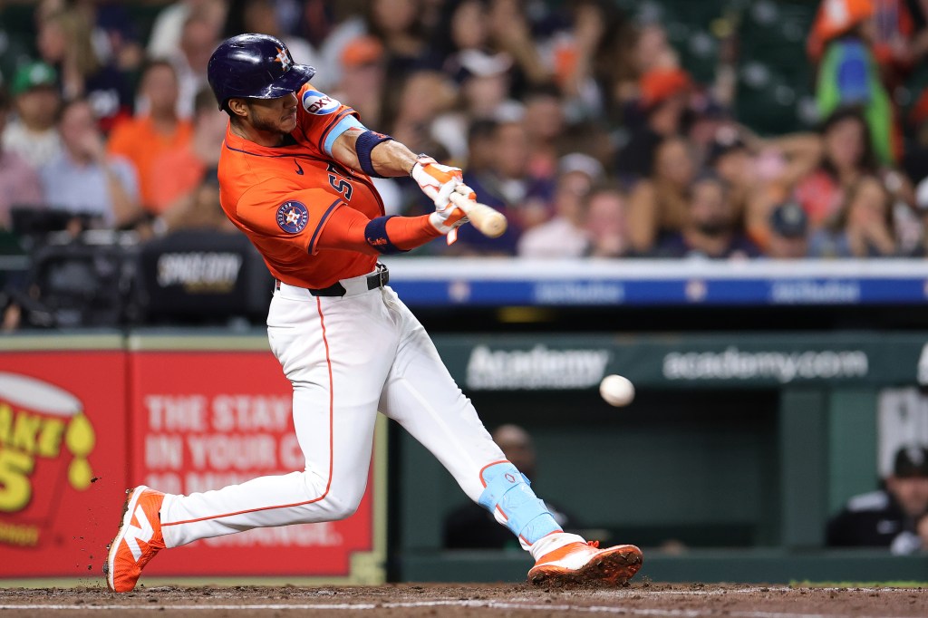 Houston Astros player Jeremy Peña batting.